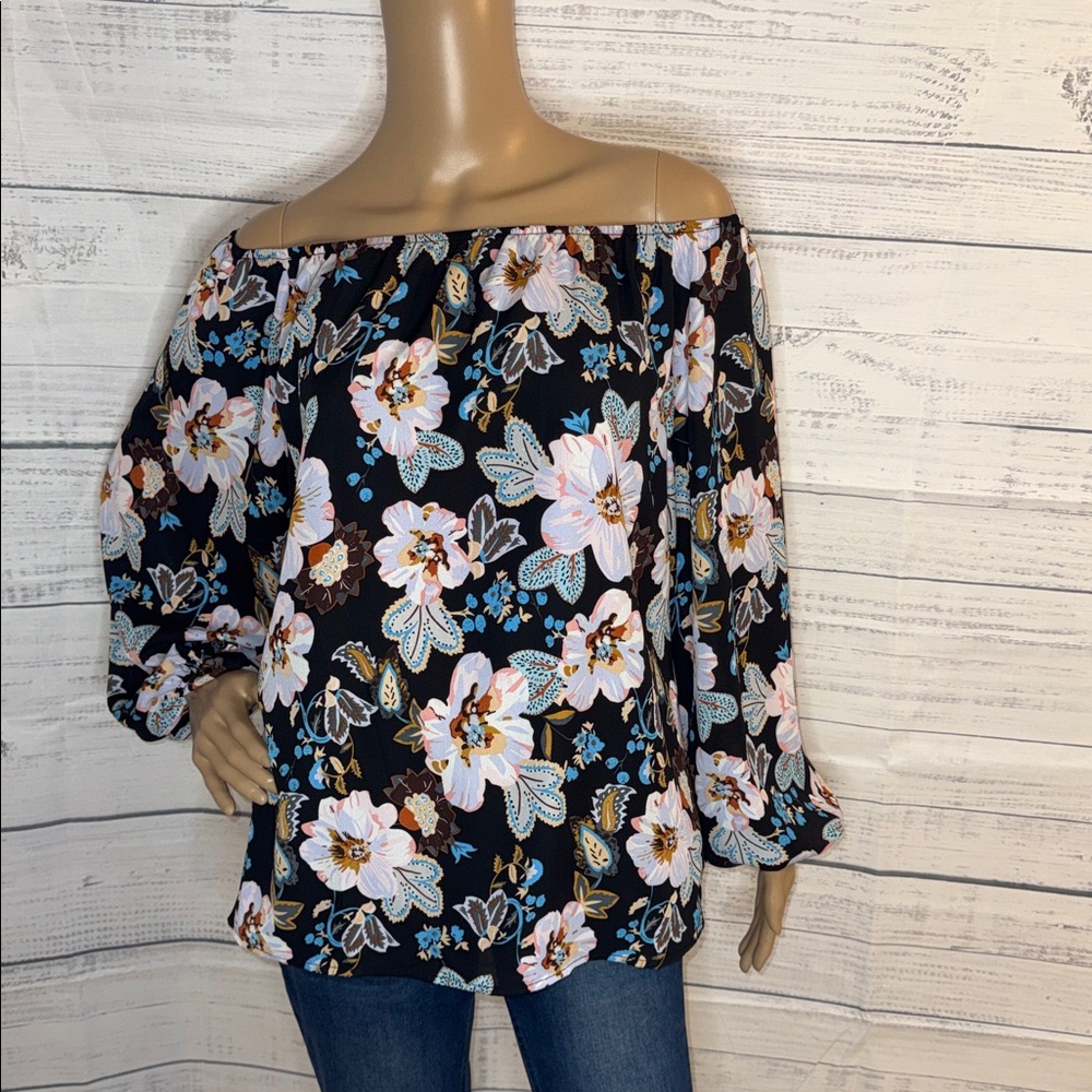 NWOT Women's Black Floral Off-Shoulder Top